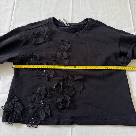 Anthropologie Black 3-D Appliqué Flower Pullover Crew Neck Size M - Picture 7 of 10